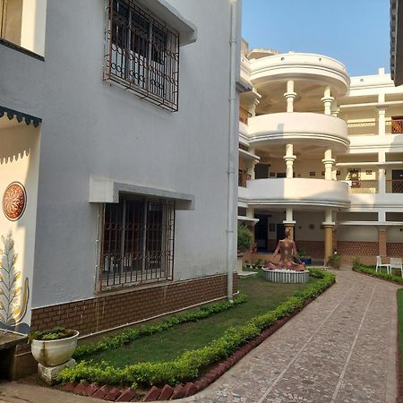 Hotel Kolam Shānti Niketan Екстериор снимка