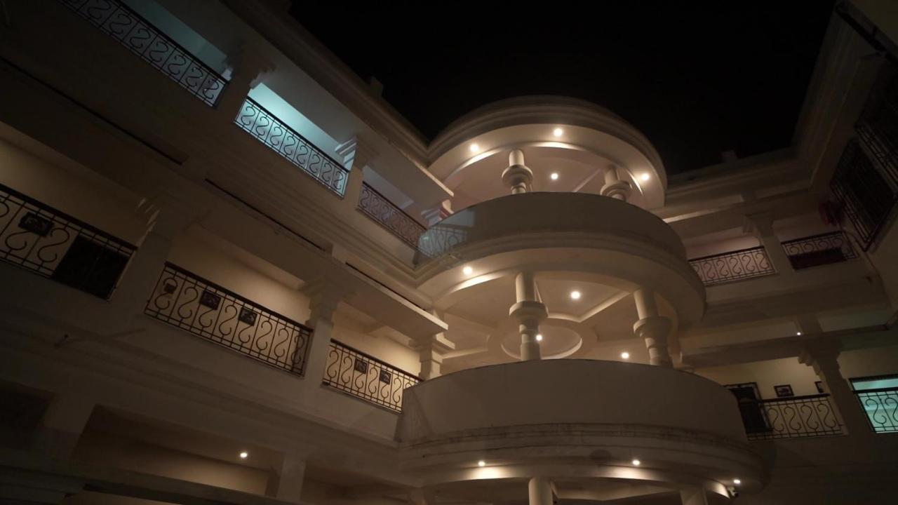 Hotel Kolam Shānti Niketan Екстериор снимка