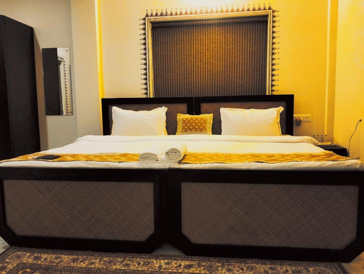 Hotel Kolam Shānti Niketan Екстериор снимка
