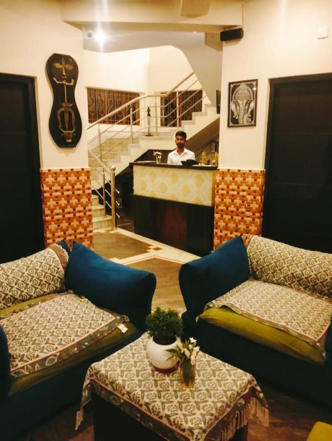 Hotel Kolam Shānti Niketan Екстериор снимка