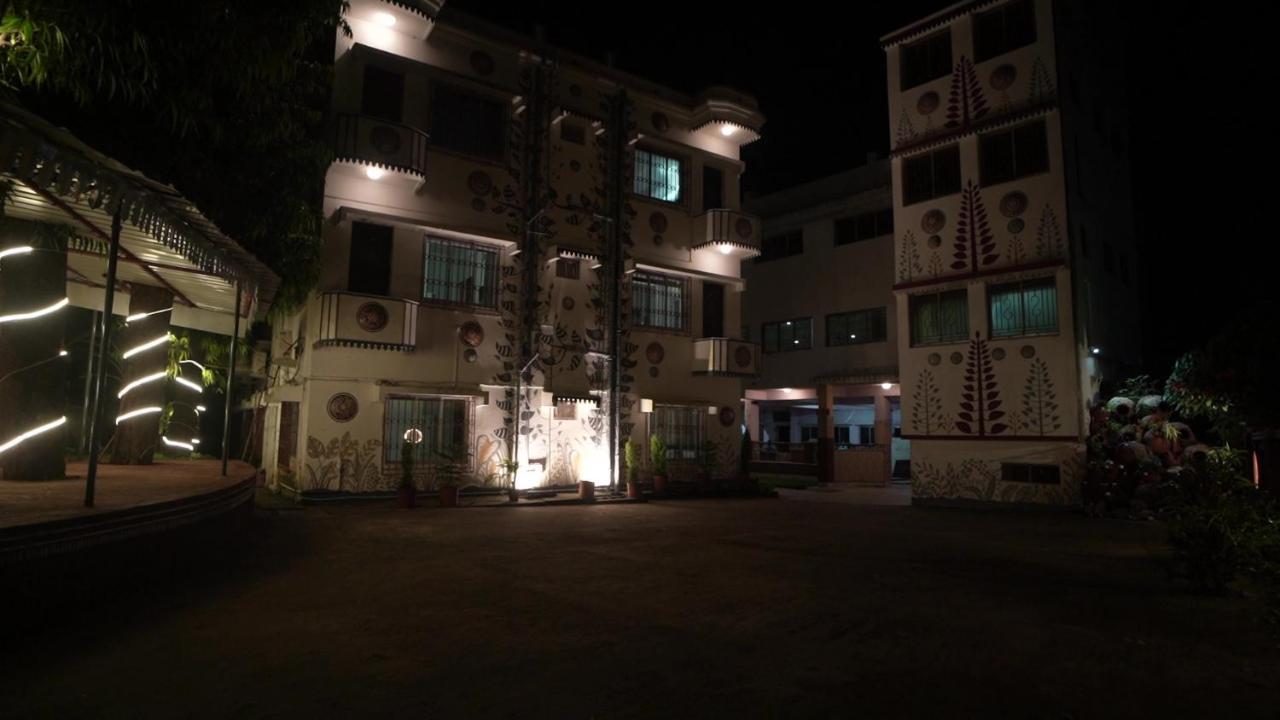 Hotel Kolam Shānti Niketan Екстериор снимка