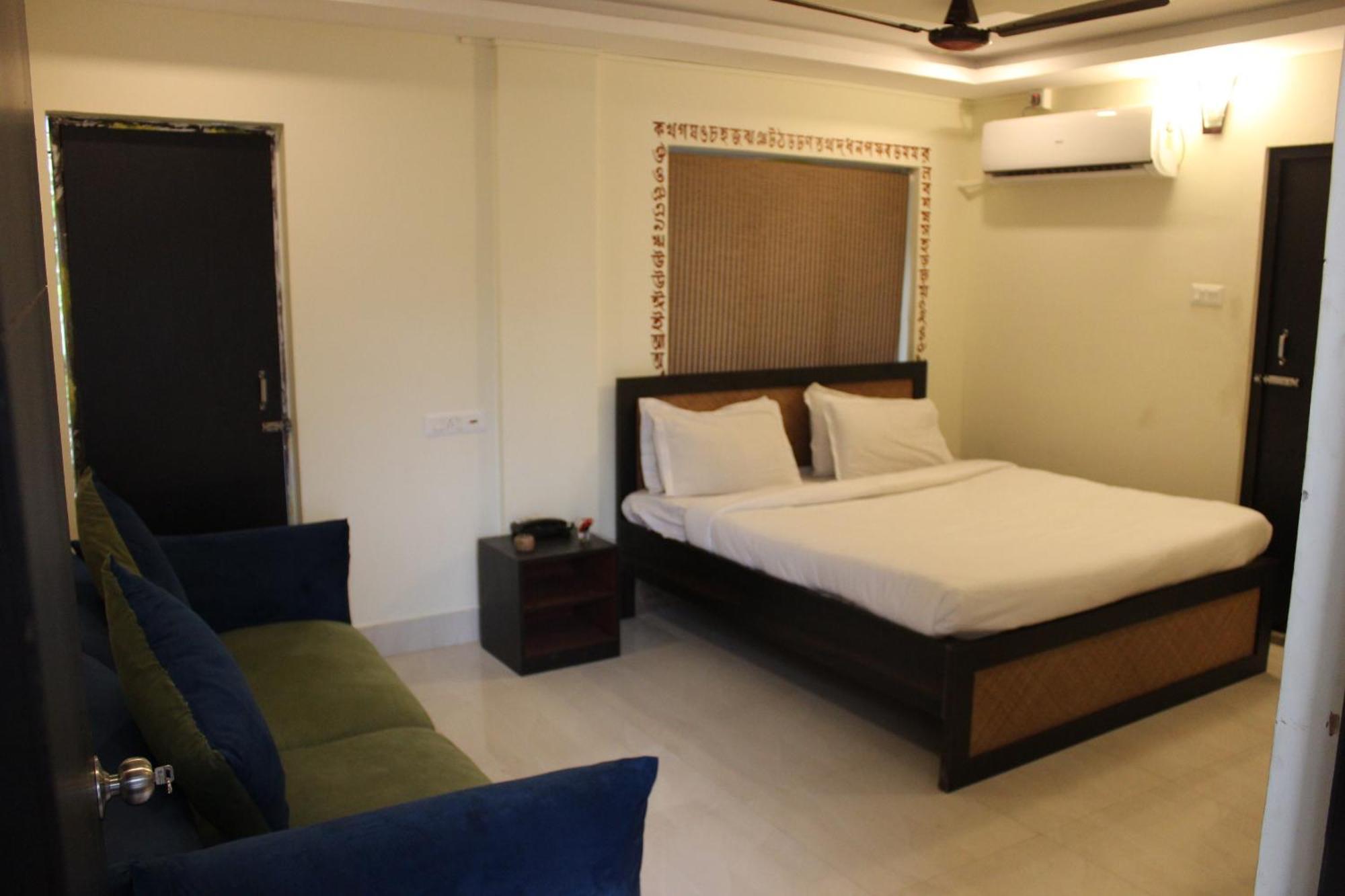 Hotel Kolam Shānti Niketan Екстериор снимка