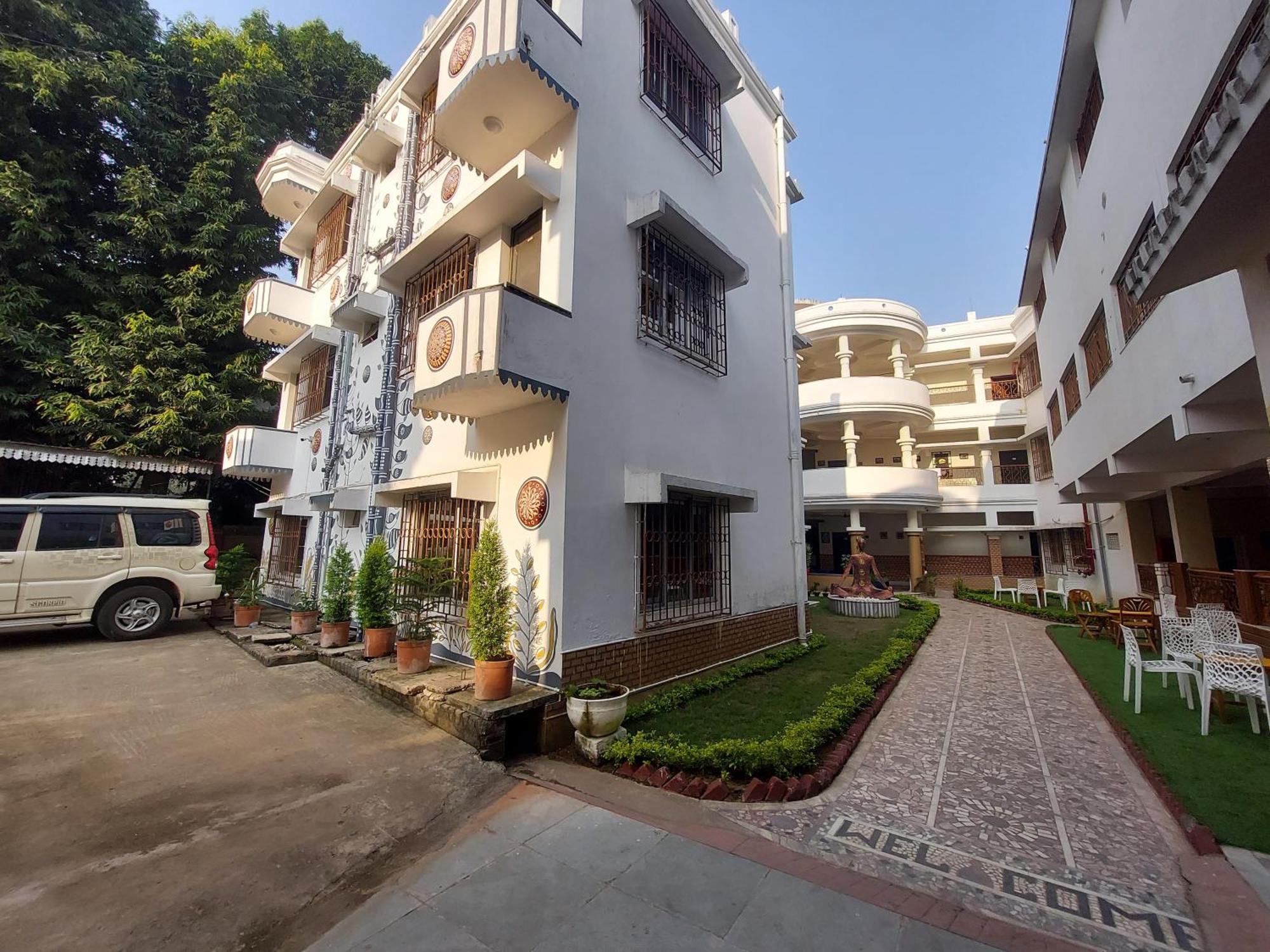 Hotel Kolam Shānti Niketan Екстериор снимка