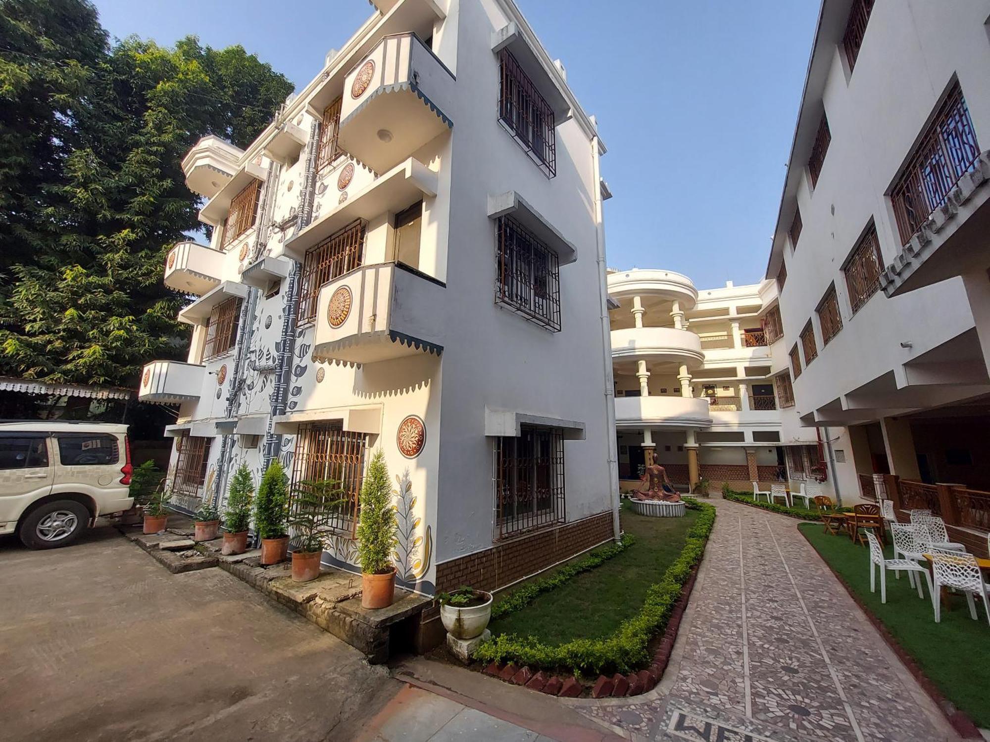 Hotel Kolam Shānti Niketan Екстериор снимка